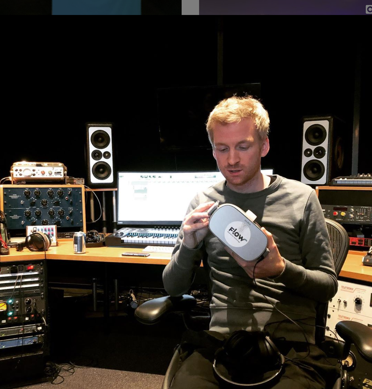 ólafur Arnalds holding a Flow headset